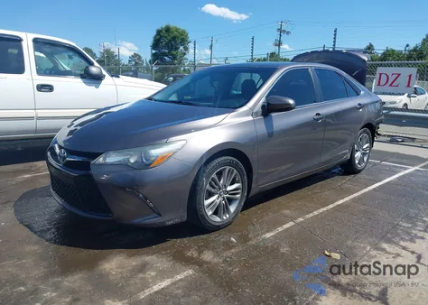 2015 Toyota Camry Se z USA, uszkodzony, nr VIN 4T1BF1FK3FU043685